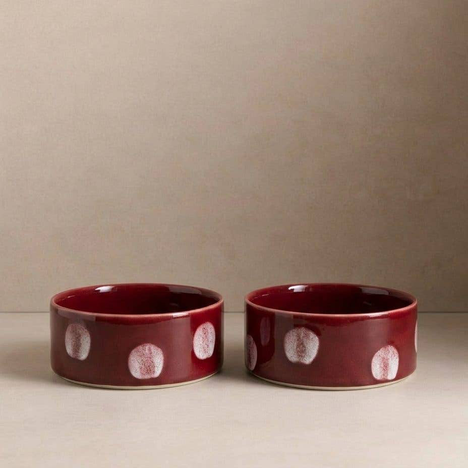 HUNDENAPF POP DOTS STEINGUT | 14 CM BURGUNDY | 2-TEILIGES SET